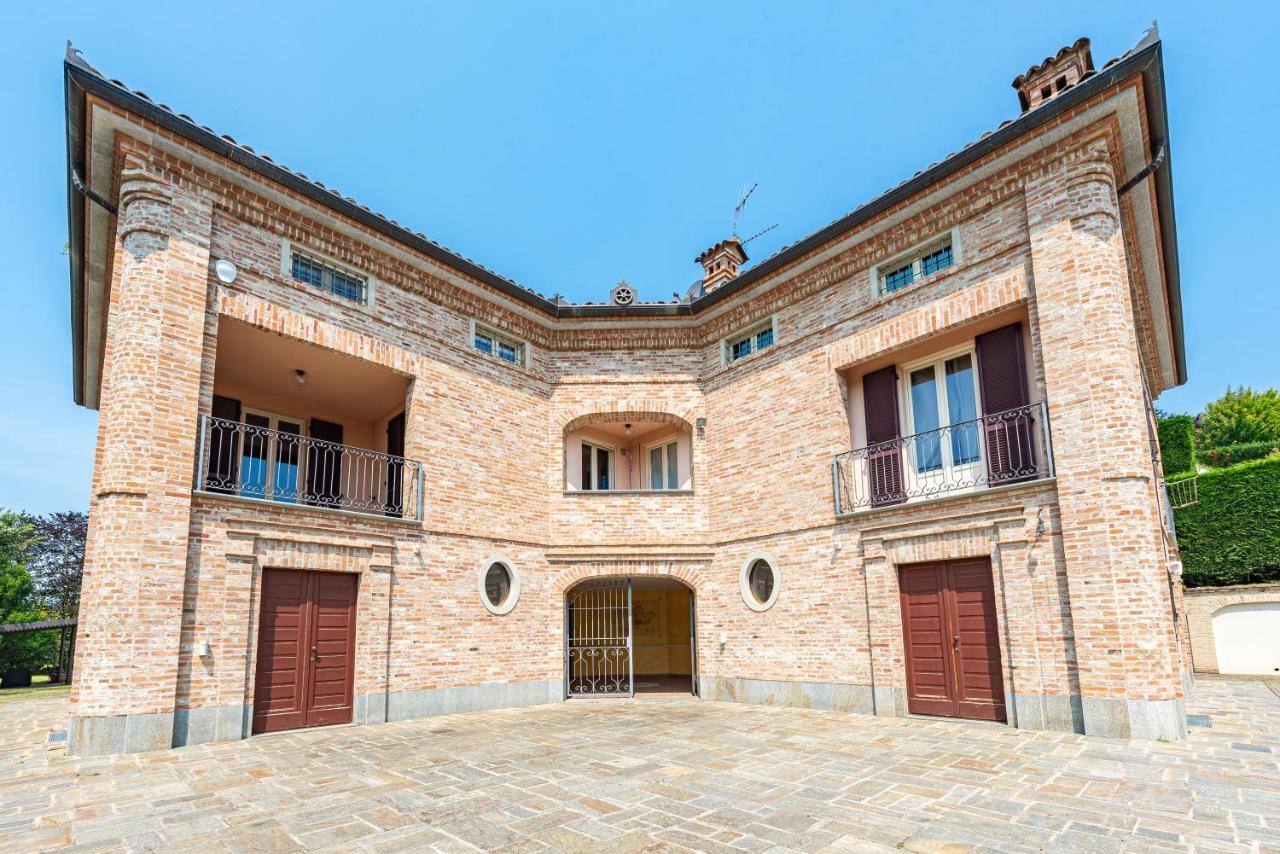 Villa Cornelia , Entire Villa With Private Pool Corneliano d'Alba Eksteriør billede