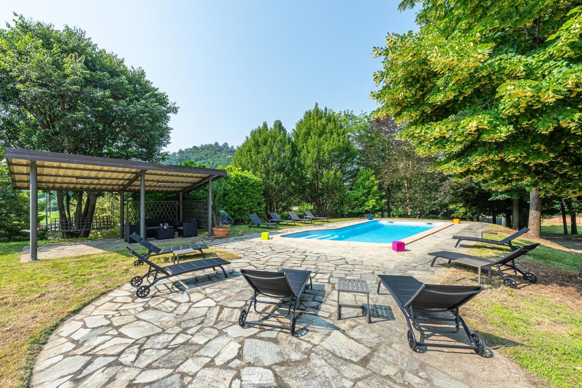 Villa Cornelia , Entire Villa With Private Pool Corneliano d'Alba Eksteriør billede